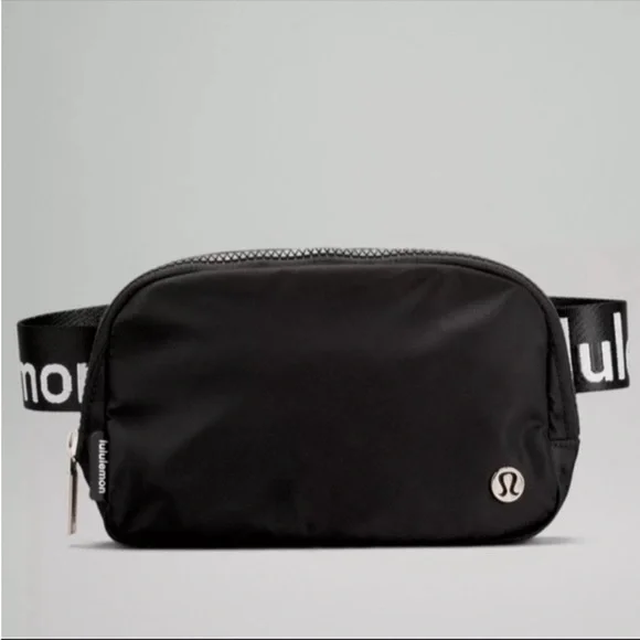 NWT lululemon everywhere belt bag wordmark - Picture 4 of 5